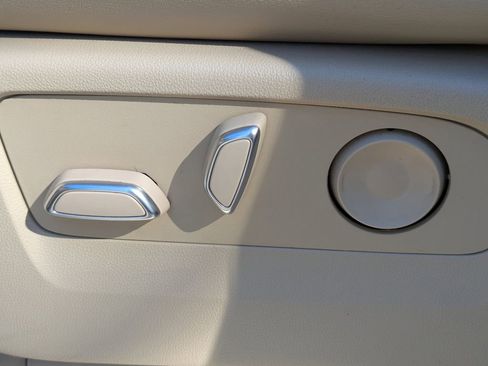 Certified 2022 Cadillac Escalade Premium Luxury image 25