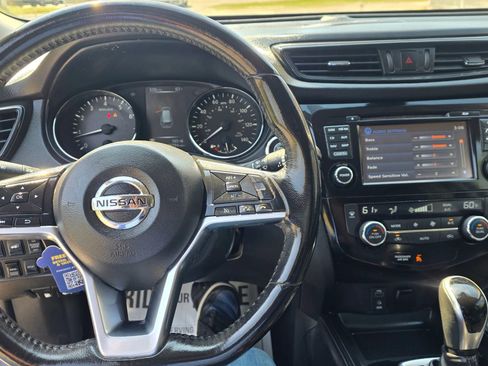 Used 2017 Nissan Rogue SL image 12