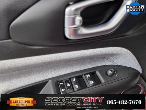 Used 2023 Jeep Compass Sport image 12