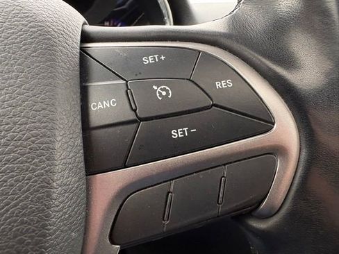 Used 2020 Jeep Grand Cherokee Altitude AWD/4WD image 24