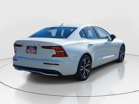 Used 2024 Volvo S60 B5 Core image 5