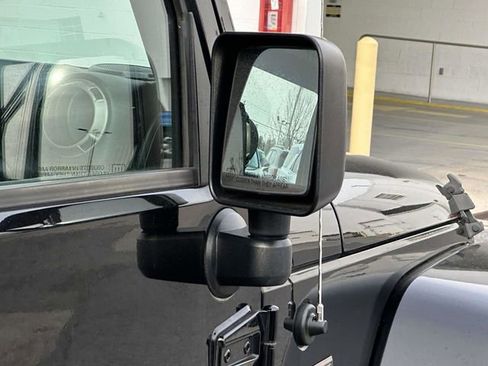 Used 2016 Jeep Wrangler Unlimited Sahara image 27