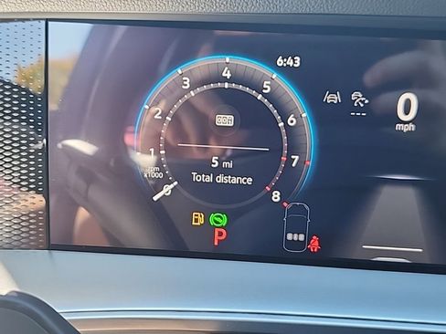 New 2025 Volkswagen Tiguan SE image 13