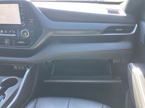 Used 2022 Toyota Highlander XSE AWD/4WD image 16