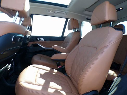 Certified 2025 BMW X7 xDrive40i image 10