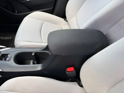 Used 2023 Toyota Corolla Cross LE AWD/4WD image 13
