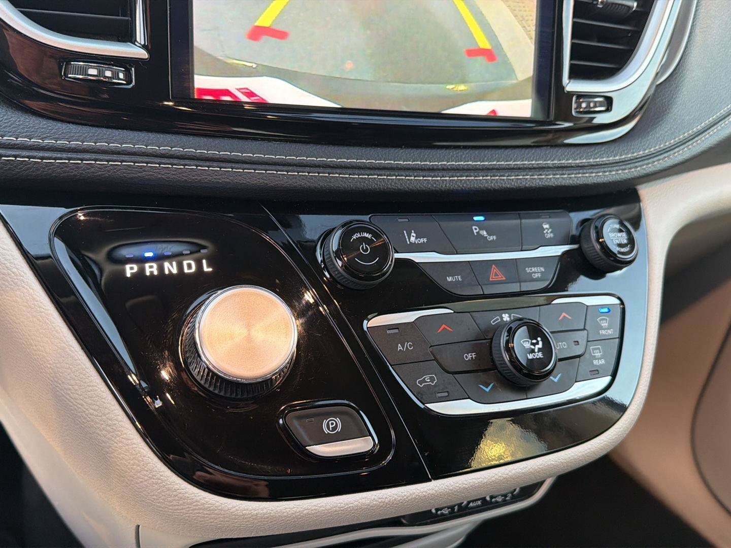 Used 2023 Chrysler Pacifica Touring-L FWD image 26