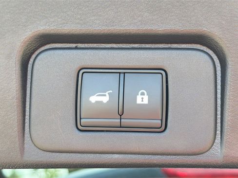 Used 2025 Nissan Rogue SV AWD/4WD image 30