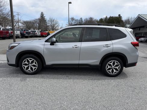 Used 2021 Subaru Forester Premium AWD/4WD image 2