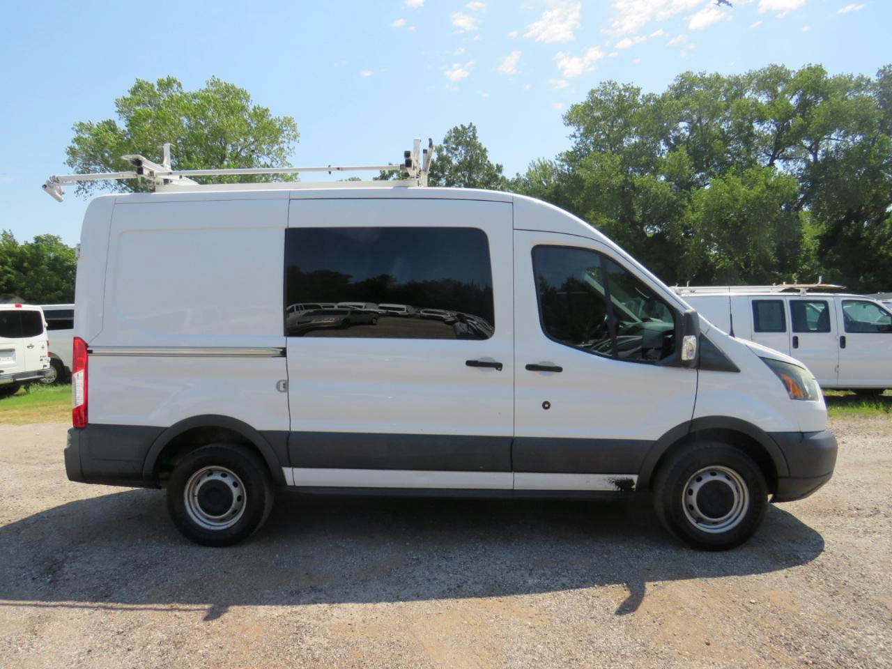 Used 2017 Ford Transit 250 130 Medium Roof RWD image 4