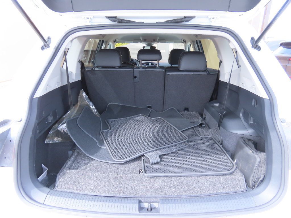 Used 2023 Volkswagen Tiguan SE FWD image 12