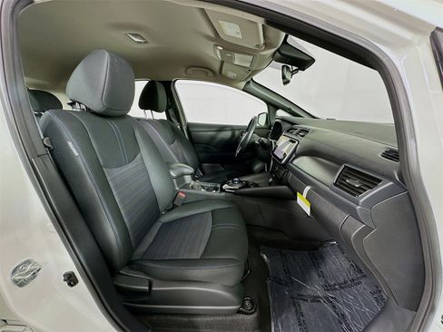 Used 2025 Nissan Leaf SV Plus image 27