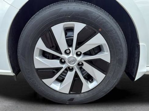 Certified 2025 Nissan Altima 2.5 S FWD image 14