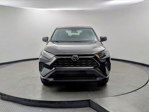 Used 2022 Toyota RAV4 LE image 12