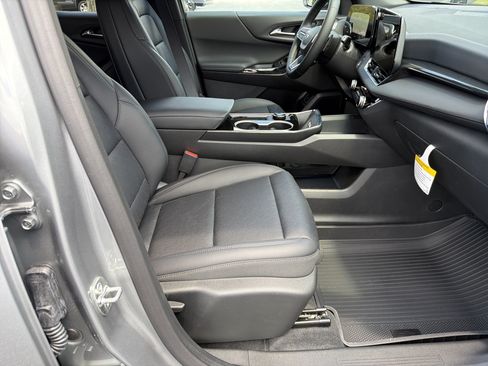 New 2027 Chevrolet Equinox LT w/ Convenience Package II FWD image 13