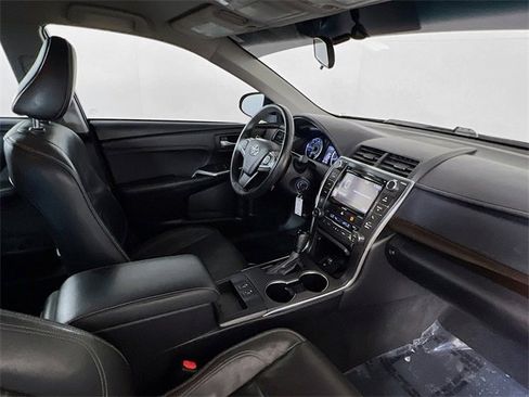Used 2017 Toyota Camry XLE image 9