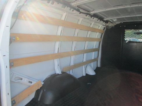 Used 2023 GMC Savana 2500 w/ Driver Convenience Package image 11