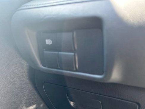 Used 2022 Toyota Highlander L FWD image 20