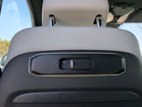 Certified 2024 BMW X7 xDrive40i image 39