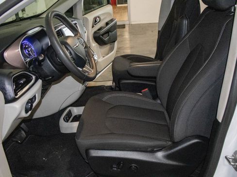 Used 2024 Chrysler Voyager LX FWD image 7
