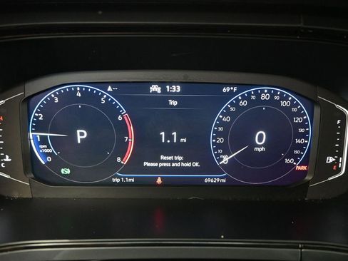 Used 2022 Volkswagen Taos SEL w/ Panoramic Sunroof Package image 13