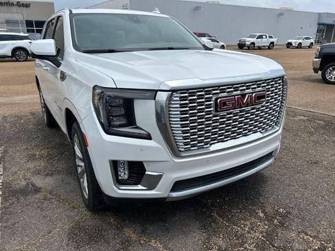 Used 2022 GMC Yukon Denali w/ Denali Premium Package RWD image 10