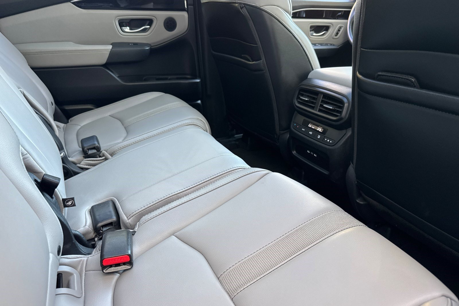 Used 2025 Honda Pilot Touring image 34