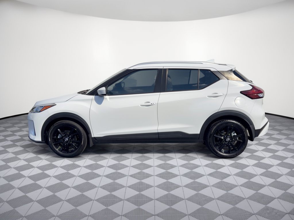 Used 2023 Nissan Kicks SV FWD image 2