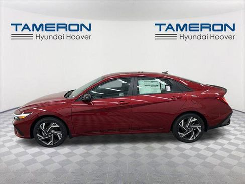 New 2025 Hyundai Elantra SEL image 2