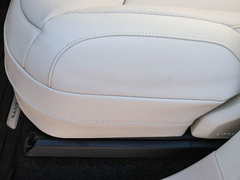 New 2026 Land Rover Range Rover Long Wheelbase SE image 31