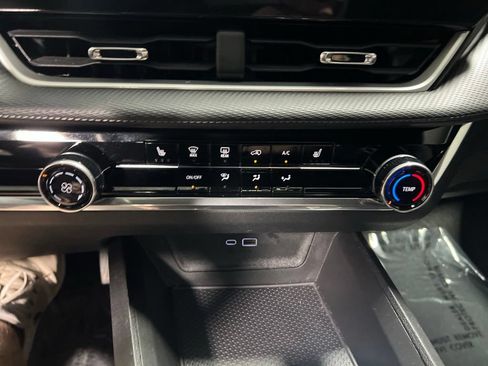 Used 2025 Chevrolet Equinox LT FWD image 34