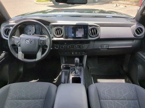 Used 2018 Toyota Tacoma TRD Off-Road AWD/4WD image 14