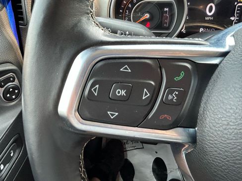 Used 2020 Jeep Wrangler Unlimited Sahara w/ Uconnect 4C Nav & Sound Group AWD/4WD image 19