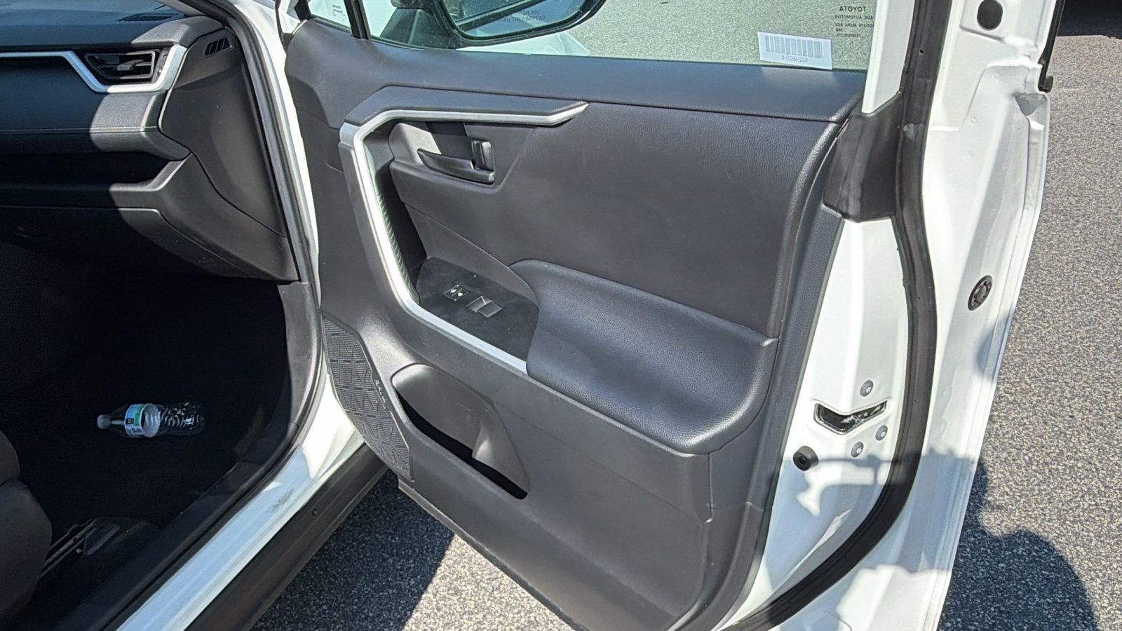 Used 2023 Toyota RAV4 LE FWD image 18