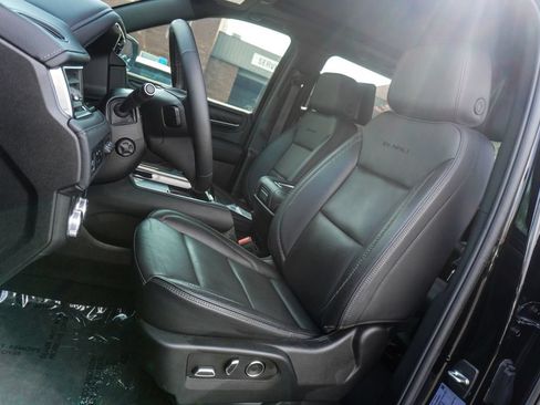Used 2024 GMC Yukon XL Denali RWD image 6