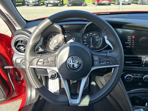 Used 2018 Alfa Romeo Giulia Ti Sport w/ Quick Order Package 22S Sport AWD/4WD image 18