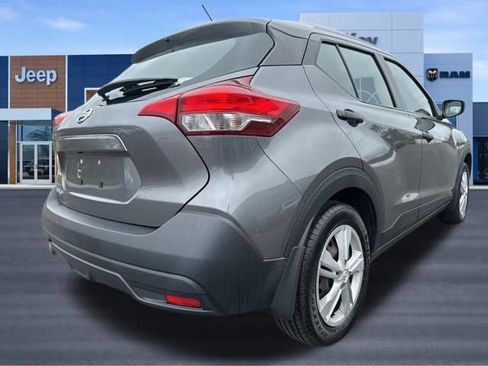 Used 2019 Nissan Kicks S FWD image 5