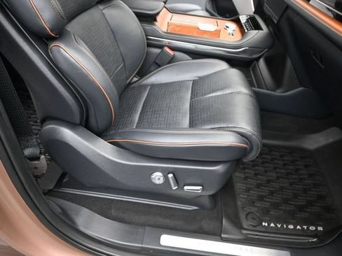Certified 2025 Lincoln Navigator Black Label AWD/4WD image 33