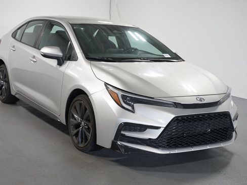 Certified 2024 Toyota Corolla SE FWD image 3