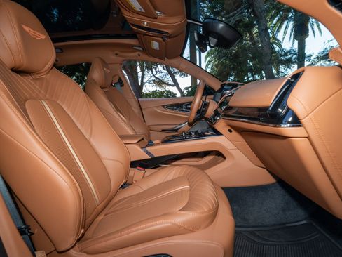 Used 2025 Aston Martin DBX 707 image 21