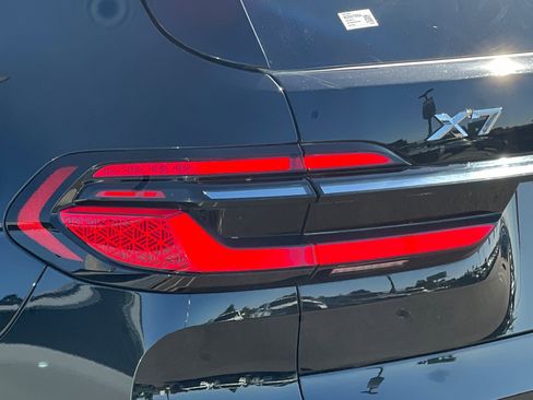 Used 2025 BMW X7 xDrive40i w/ Climate Comfort Package image 49