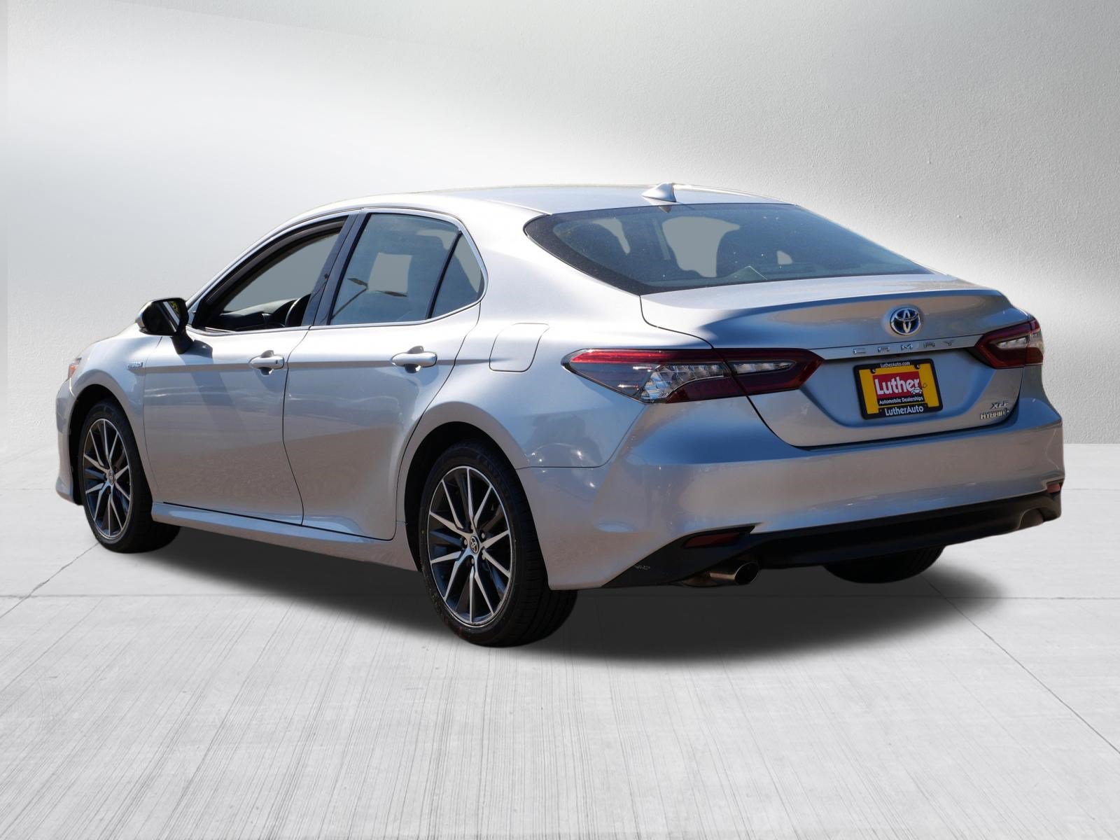 Used 2021 Toyota Camry XLE w/ Cold Weather Package FWD image 5