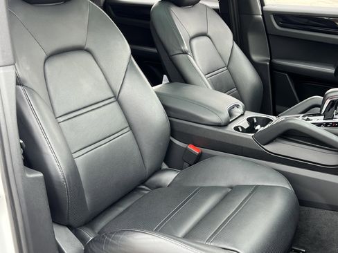 Certified 2021 Porsche Cayenne Coupe image 16