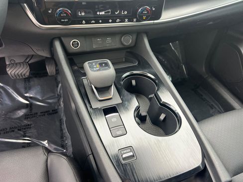 Used 2021 Nissan Rogue SV w/ Premium Package FWD image 32