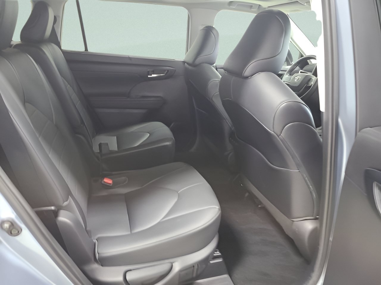 Used 2021 Toyota Highlander XLE FWD image 15