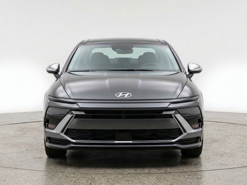 Used 2025 Hyundai Sonata SEL FWD image 2