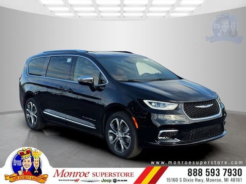 New 2026 Chrysler Pacifica Pinnacle w/ Trailer Tow Group AWD/4WD image 1