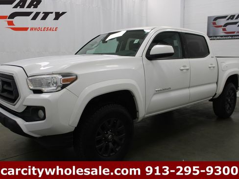 Used 2020 Toyota Tacoma SR5 AWD/4WD image 1