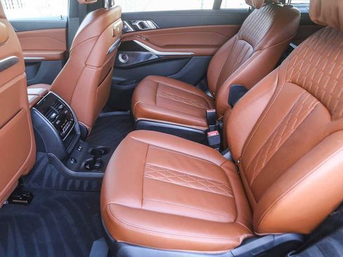 Used 2025 BMW X7 M60i image 15