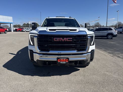 Used 2024 GMC Sierra 3500 Pro AWD/4WD image 8